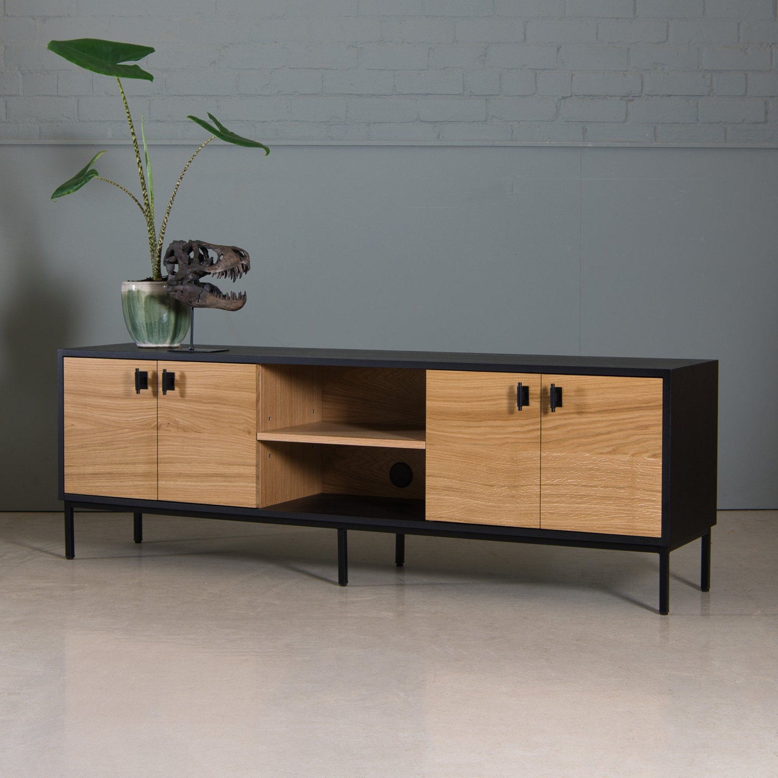 BlackOakTVCabinet_WARIBUY.jpg Oak TV Cabinet, Khol - Image 1